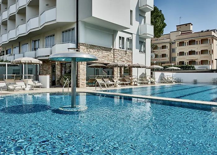 Rouge International Hotel 4*