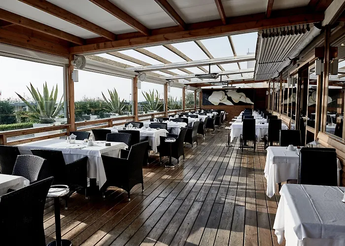 Rouge Hotel International Hotel 4*