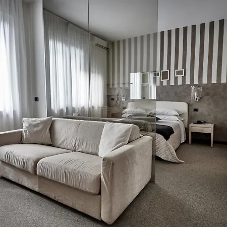 Rouge International Hotel