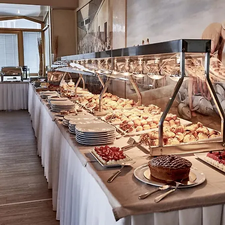 Rouge International מלון 4*