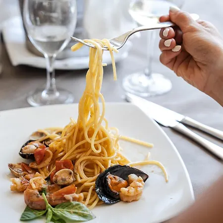 מלון Rouge International 4*