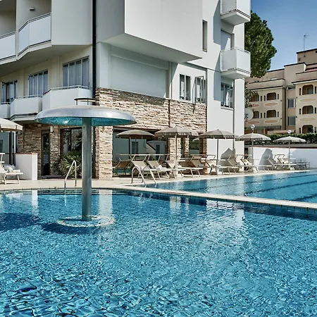 Rouge International מלון 4*