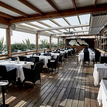 Rouge International מלון 4*